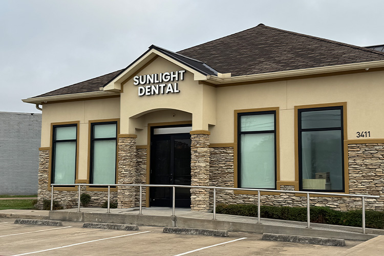 Sunlight Dental Group | Wisdom Tooth Extraction, Six Month Smiles reg and Ceramic Crowns